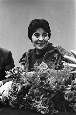 Victoria de los Ángeles was born in Barcelona #onthisday 102 years ago. Let’s celebrate her! 

Victoria de los Ángeles est née à Barcelone #cejourlà il y a 102 ans. Célébrons-la !

#Victoria102 #VictoriadelosÁngeles