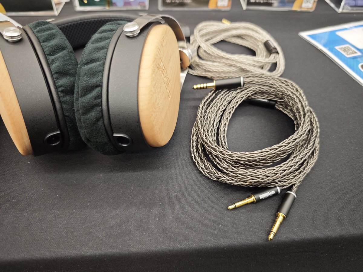 kouhey_music's tweet image. 銅銀合金の両出しケーブル

T3-01合わせだとNOBUNAGAさんの中じゃ1番好印象でした( &apos;ω&apos;)
#NOBUNAGALabs #リケーブル