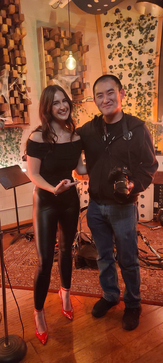 What a pleasure it was to see and capture 📸 <a href="/Miss_Elizabeth5/">Elizabeth Irving</a> perform some of her original music live at Blue Light Studio. 

#ElizabethIrving #Canucks #AnthemSinger #Singer #Songwriter #SingerSongwriter