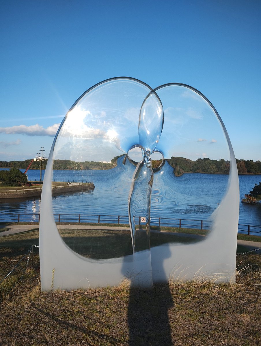 地に足を着ける事と、誰かを踏み付けにしてしまっていないかを同時に考えたい。
I want to keep my feet on the ground while also thinking about whether I'm trampling on anyone.