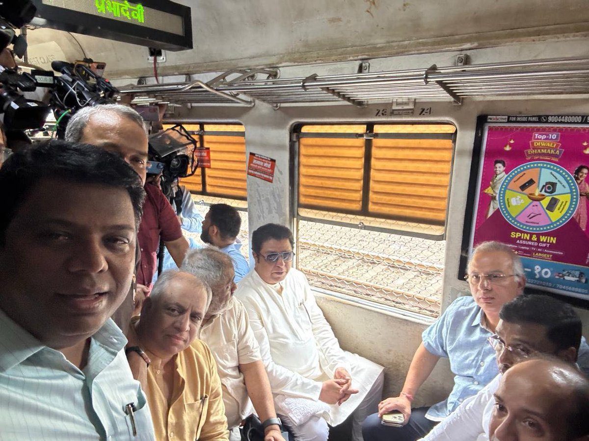 mnsadhikrut's tweet photo. सत्याचा मोर्चा !!

राजसाहेब लोकल ट्रेनने चर्चगेटकडे रवाना..! 

 #सत्याचा_मोर्चा 
#संविधान_वाचवा #MarchForTruth
#SaveConstitution #MNSAdhikrut https://t.co/DVLpxNqPE0