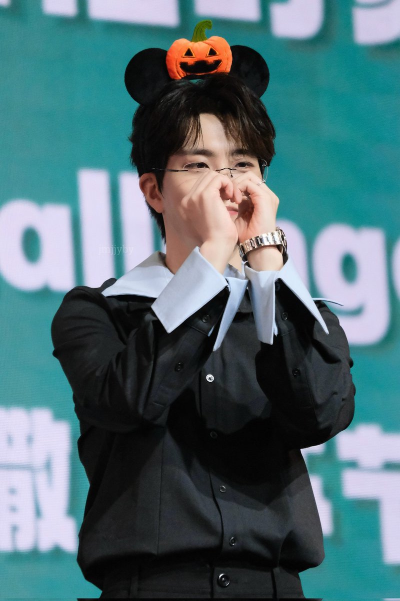 MaymeWesh's tweet photo. ช่วยด้วยยย
#영재 #YOUNGJAE
#YOUNGJAE_Fanmeeting_In_Shenzhen https://t.co/8D5epGxfHx