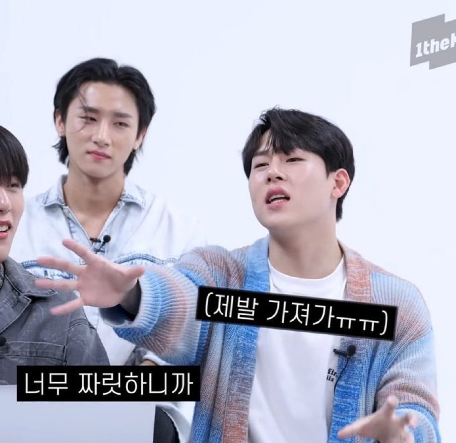 갑 분 이벤트 ....✨

#알티 하신 분들 중 추첨하여 
한 분께 사진에 있는 탑꾸 보내드리려고 합니다

11.03 (아마도 저녁) 당첨자 발표 예정

>>>> 많.관.부(ˆ ̳⦁⩊⦁ ̳ˆ)