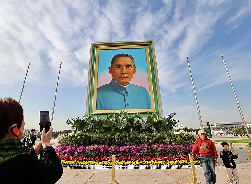 China to commemorate 160th birth anniversary of Sun Yat-sen
news.cgtn.com/news/2025-11-0…
