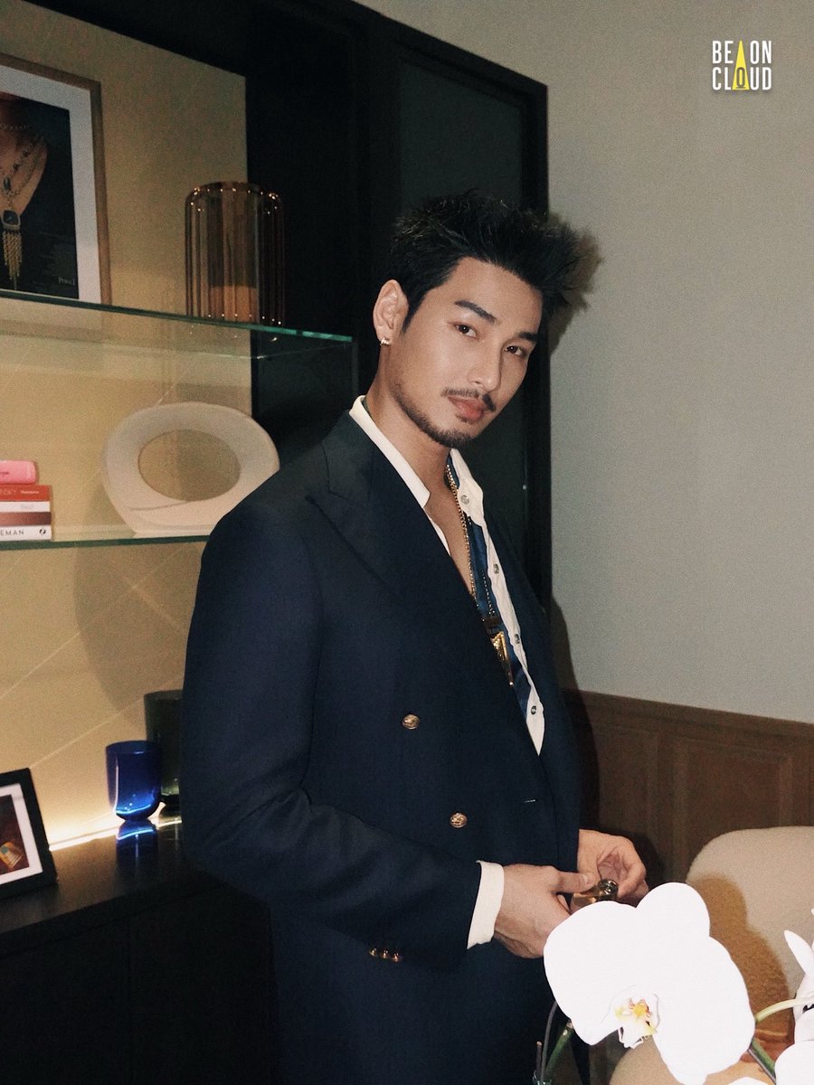 beoncloud_th's tweet photo. อาโป ณัฐวิญญ์ ร่วมงาน Johnnie Walker Vault Exclusive Celebration ที่ประเทศสิงคโปร์ 📸✨

#JohnnieWalkerVaultxApo
#VaultTH #DrinkResponsibly https://t.co/4P9kPAEJm2