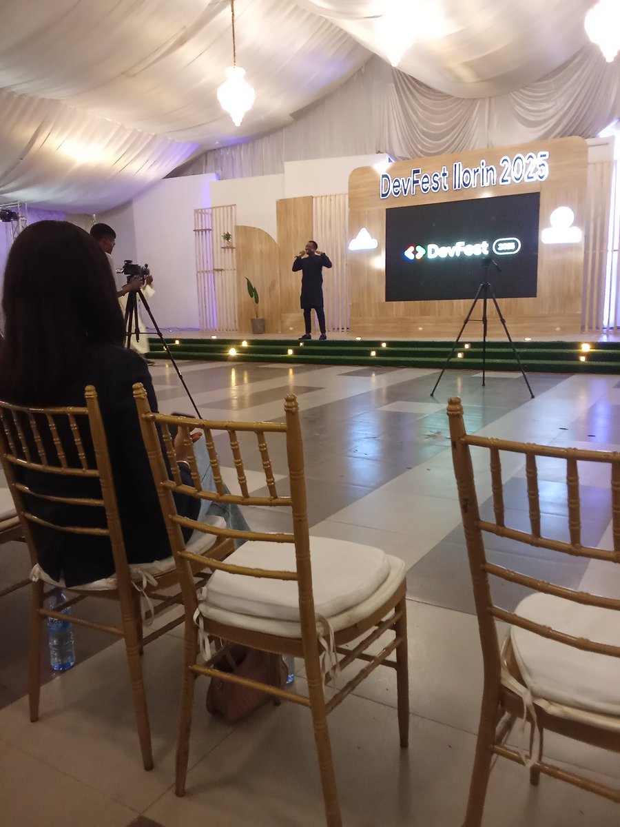 BudsNocode's tweet image. Devfest @gdgIlorin: So you came ?
Me: Yes, I&apos;ve to be here.

Love the short note from the Co-founder @paystack