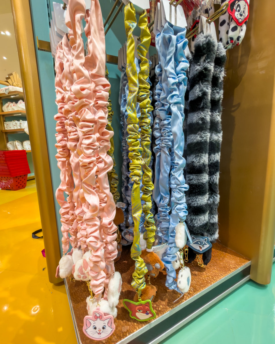 おててがかわいい！ 「ディズニーストア」 マリー、ニック、ルシファー