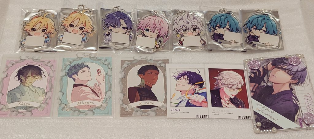 【交換/譲渡】DIG-ROCK ディグロ 出張版

譲:
☆つぐみ ☆叶希 雲雀 妃志 透夜 詩音 充弦 黒乃 ☆真白

求:
アクキー 響(最優先)＞ 真白1 充弦1
リンライ 響
上記は複数提供️⭕️
特典 響
同異種 響
定価

☆は交換のみ
アクキー叶希は同種響と交換のみ

11/2現地手渡し