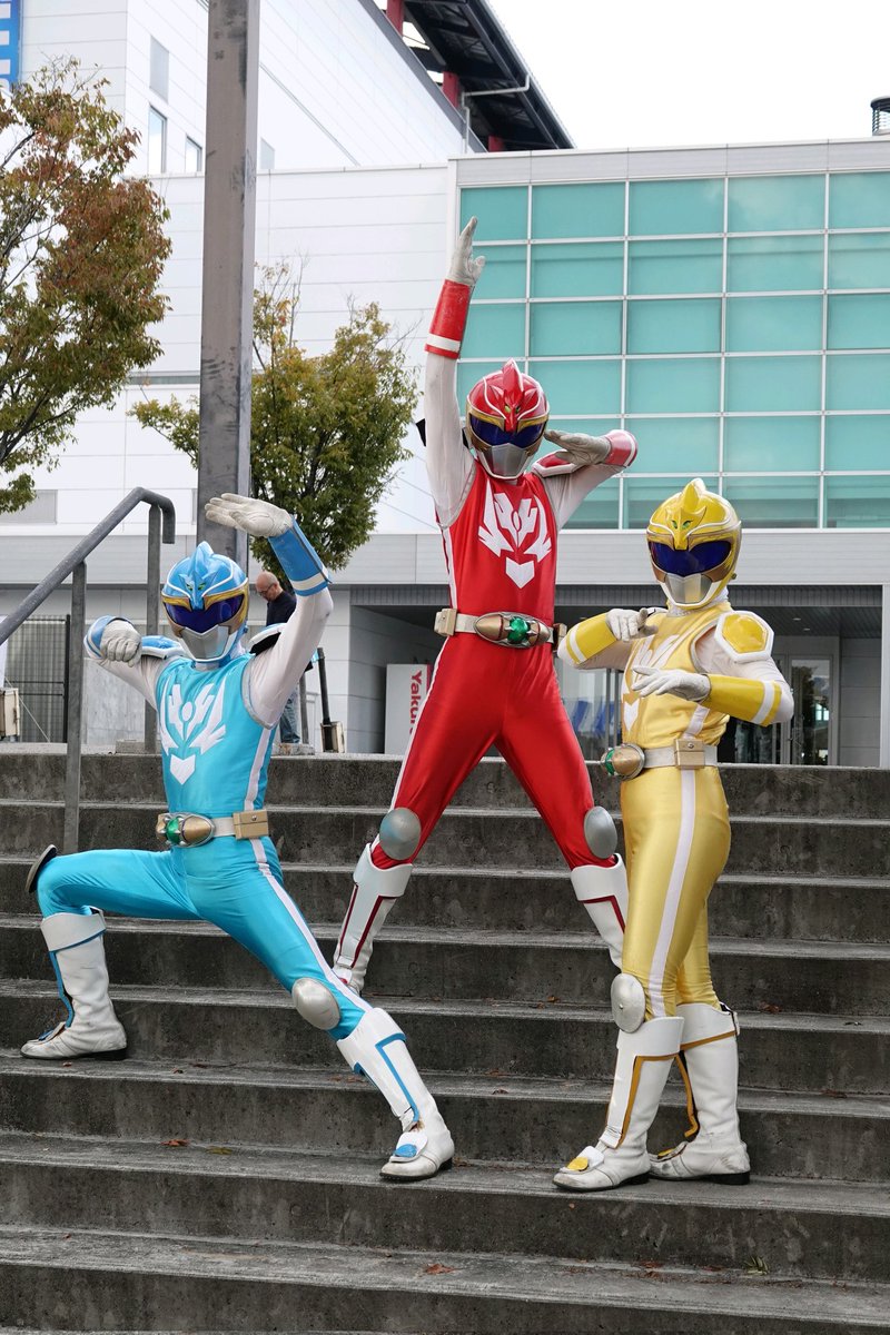 WildTiger_LH's tweet photo. 最後はドラゴンマン３人でカッコよくポーズ(*'▽'*)
またいつかあえますように
#ドラゴンマン
#ドラゴンレッド https://t.co/fc0kDgUsKU