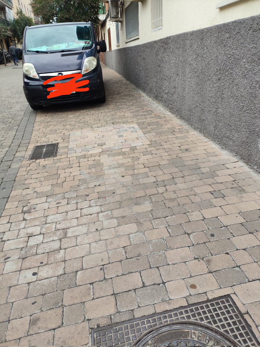 Tapar los alcorques y no reponer el arbolado en la zona peatonal sirve para  esto <a href="/AytoLeganes/">Ayuntamiento de Leganés</a> 👇🏻
#LaFortuna