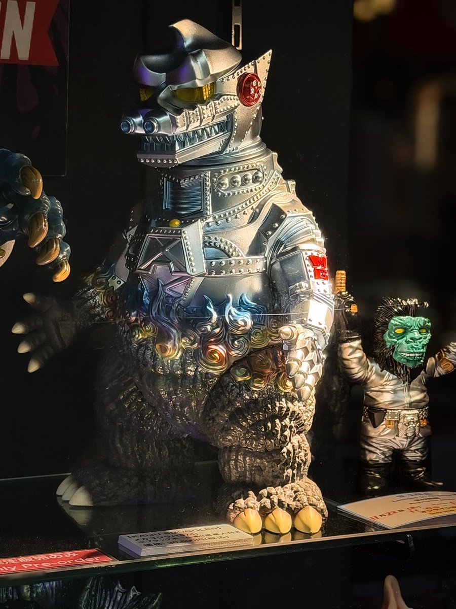 toriwasaengawa's tweet image. 墓場の画廊さんで気になる作品をいくつか見てきた〜
メカゴジラになる過程を捉えた瞬間が好きなんだよなぁ。。

#墓場の画廊
#KAIJUSMUGGLER
#DOKUROJU
#ヒカリトイズ
#Bigclawx