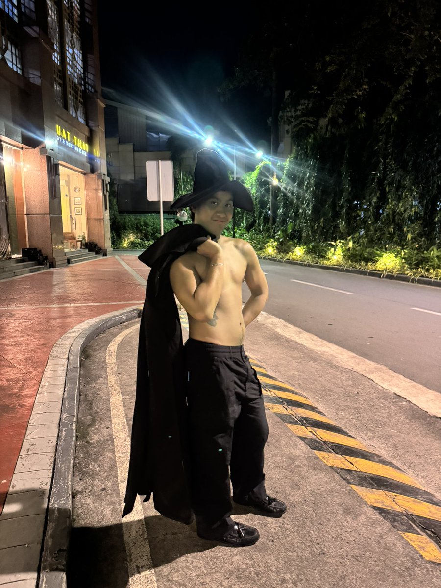 aarontabangay's tweet photo. Finally achieved that defying gravity fantasy https://t.co/4PBcs0ksct