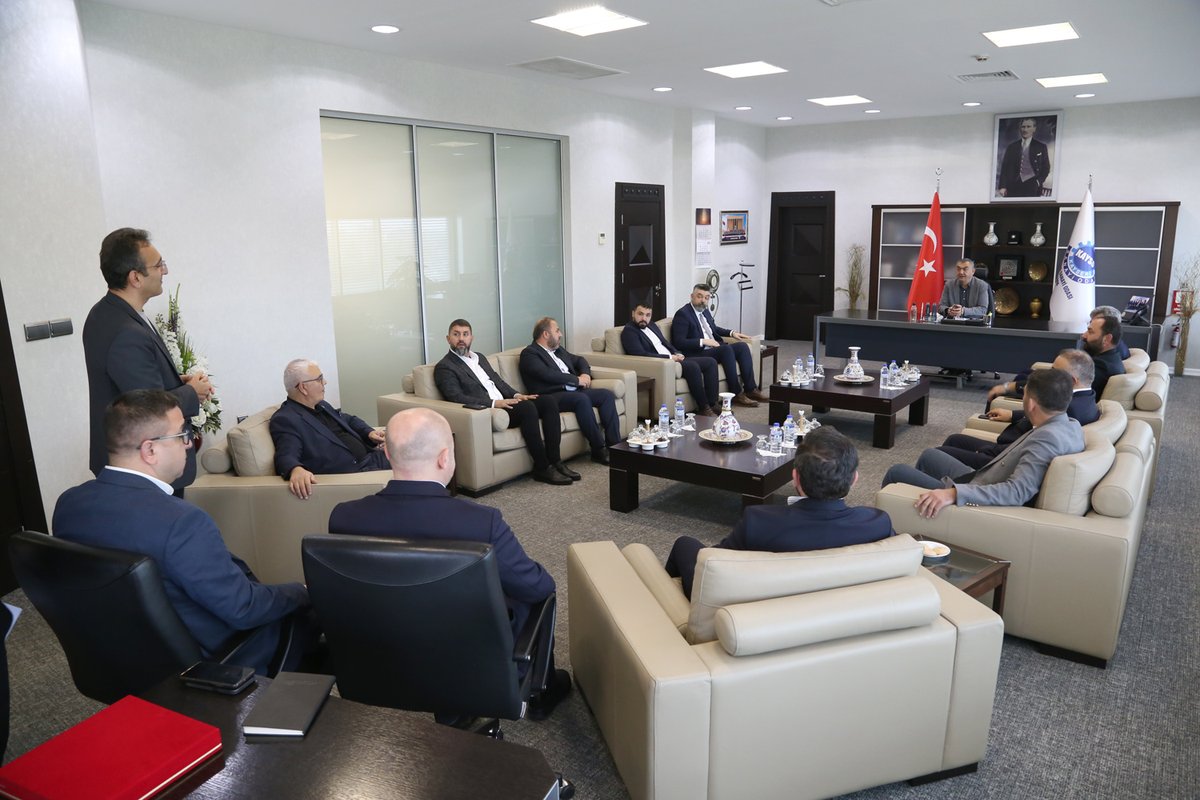 Yönetim Kurulu Başkanımız <a href="/mbuyuksimitci/">Mehmet Buyuksimitci</a>, Başkan Yardımcımız Abdullah Oğuzbaş ile YK Üyelerimiz Mehmet Sarıalp ve İlhan Baloğlu, Kaytech Havacılık Yönetim Kurulu Başkanı Sn. İlker Barlı ve Yönetim Kurulu Üyelerini Odamızda misafir etti.

Şehrimizin üretim gücüne değer katan her