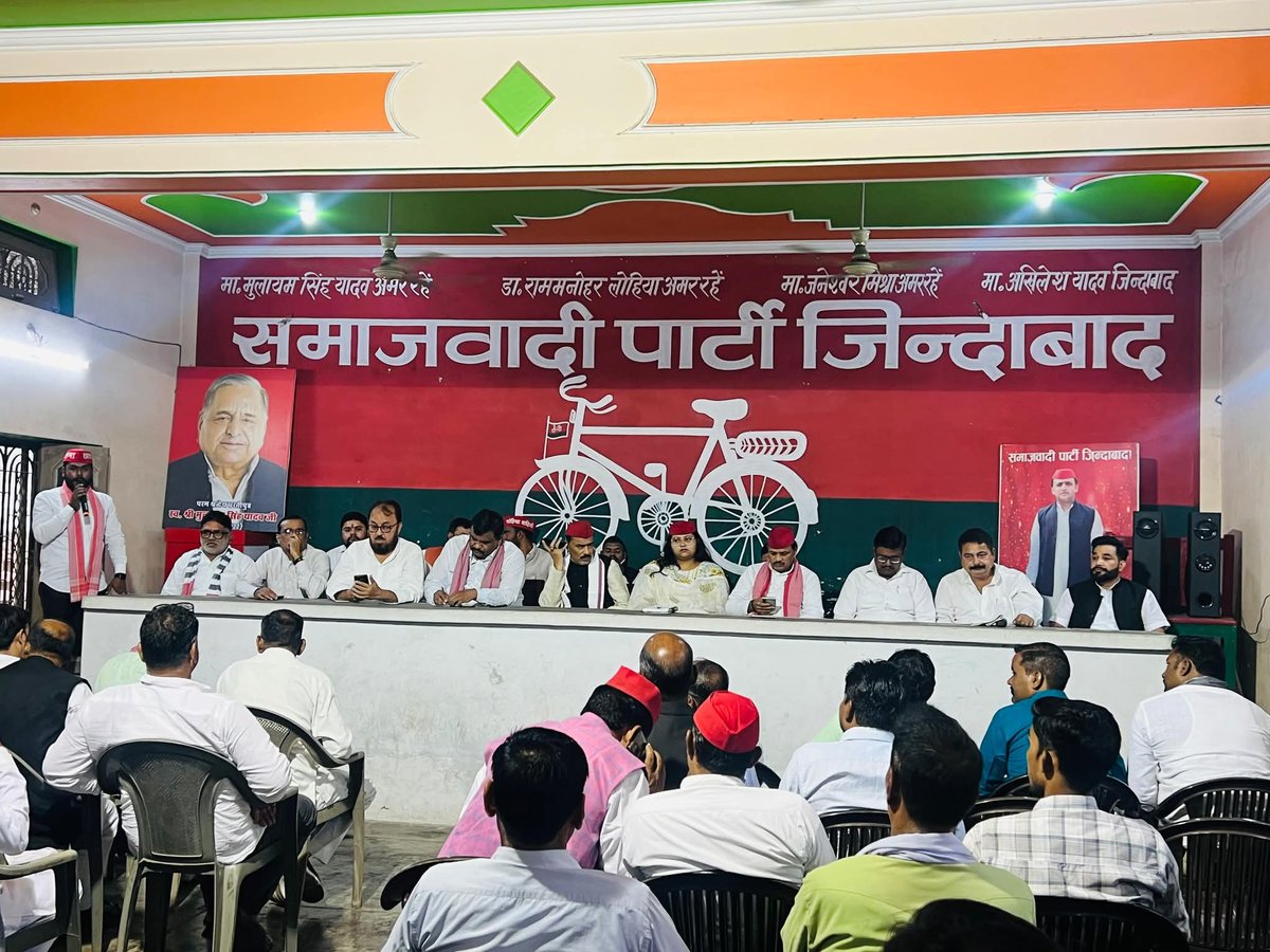 PrashoonKumar2's tweet image. 📍#शाहजहांपुर 
आज समाजवादी पार्टी कार्यालय पर मासिक बैठक में #SIR और किसानों को #DAP खाद न मिल पाने के विषय पर अपने सुझाव दिए।