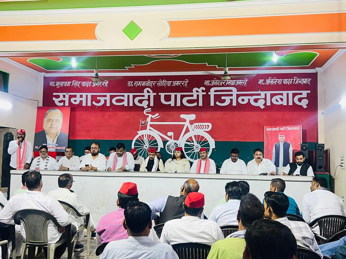 PrashoonKumar2's tweet image. 📍#शाहजहांपुर 
आज समाजवादी पार्टी कार्यालय पर मासिक बैठक में #SIR और किसानों को #DAP खाद न मिल पाने के विषय पर अपने सुझाव दिए।