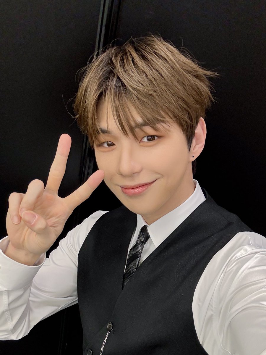 kd_officialx's tweet image. [📸] 251101 &amp;lt;2025 RENECELL SUPER LIVE  &amp;gt; 완료😎

#강다니엘 #KANGDANIEL
#renecell #superlive