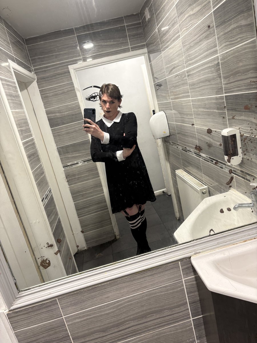 juliawizzer's tweet photo. Earlier in the year I started a small social get together that I host once a month in Warrington for those in the kink/fetish lifestyle to help others get to know people and make friends in the scene and feel comfortable in being themselves with eventual plans to organise… https://t.co/DpUYLKryDI