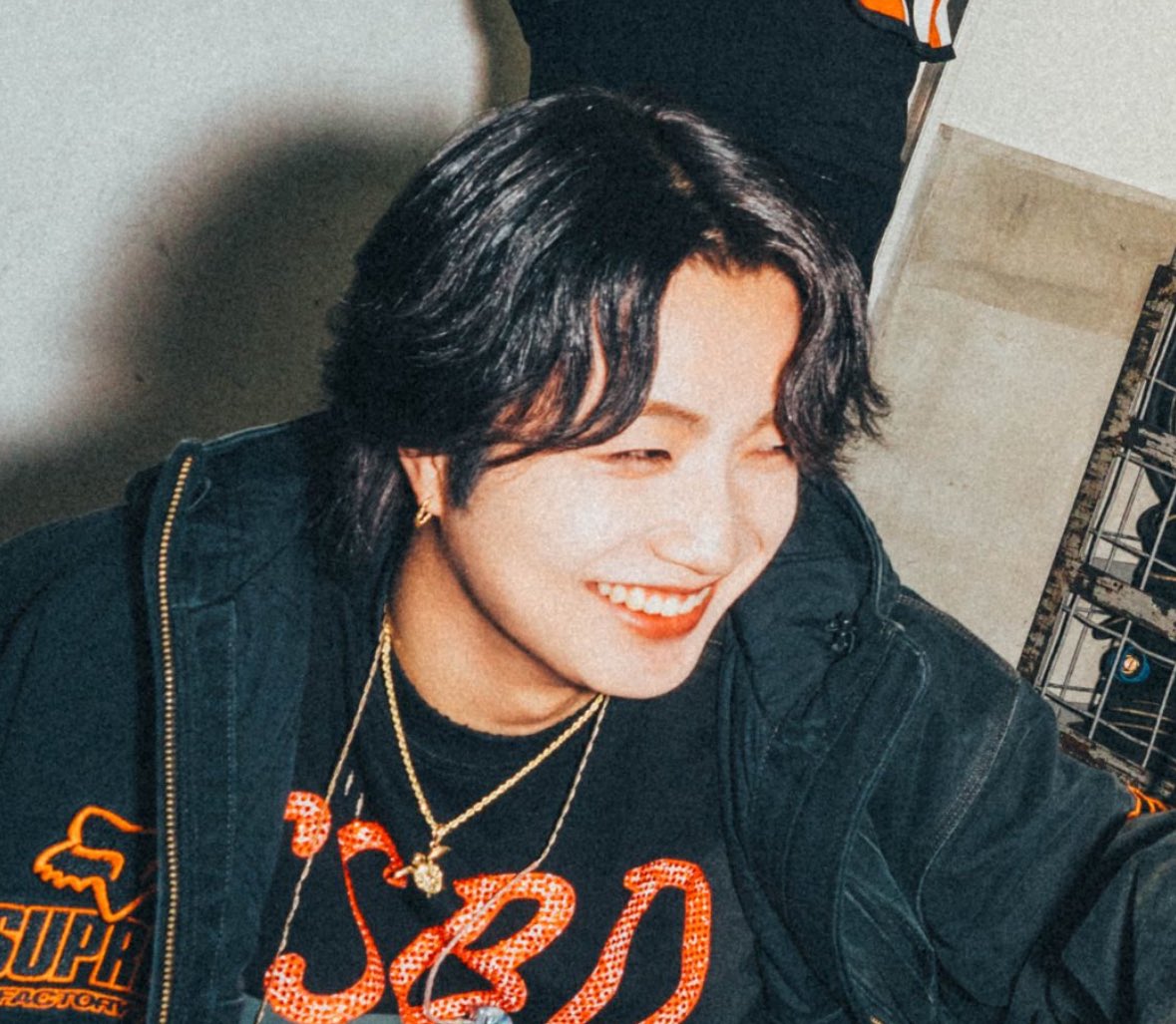 じゅのん黒髪でかわいい！！！
わたしも最近黒髪パーマだから推したちとおなじでうれしみ