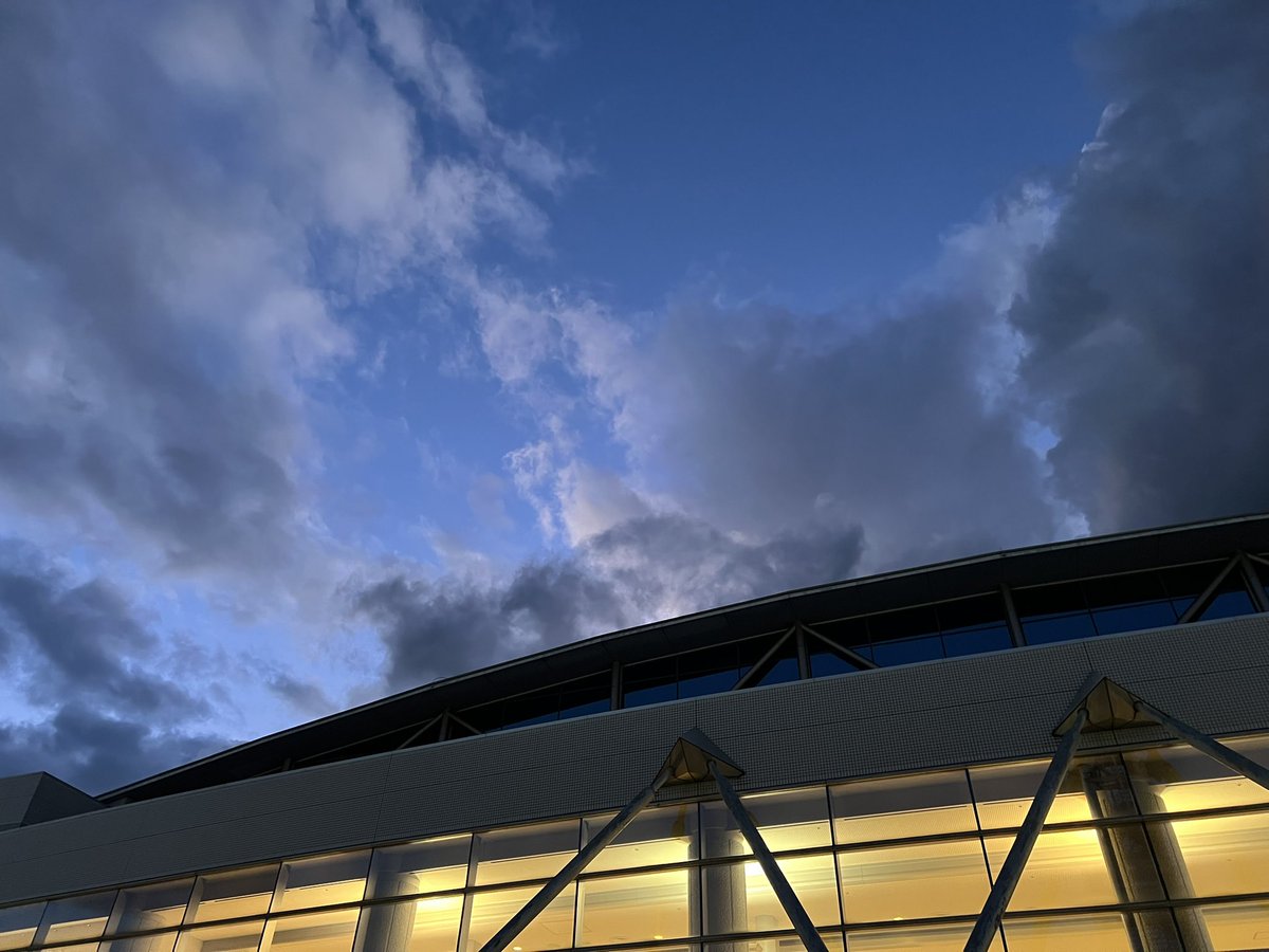 rw__119's tweet image. ステージが丸見えな神席で
武田がいっぱいファンサしてくれて
洋次郎の声で溶けそうになって
最高に幸せな時間でした♡꙼̈

俺らはずっと音楽鳴らしてるからって
言ってくれたけど
わたしらも卒業する気ないので
ずっと留年し続けます。

最後までらっど先生4645.ᐟ
 #RADWIMPS20th