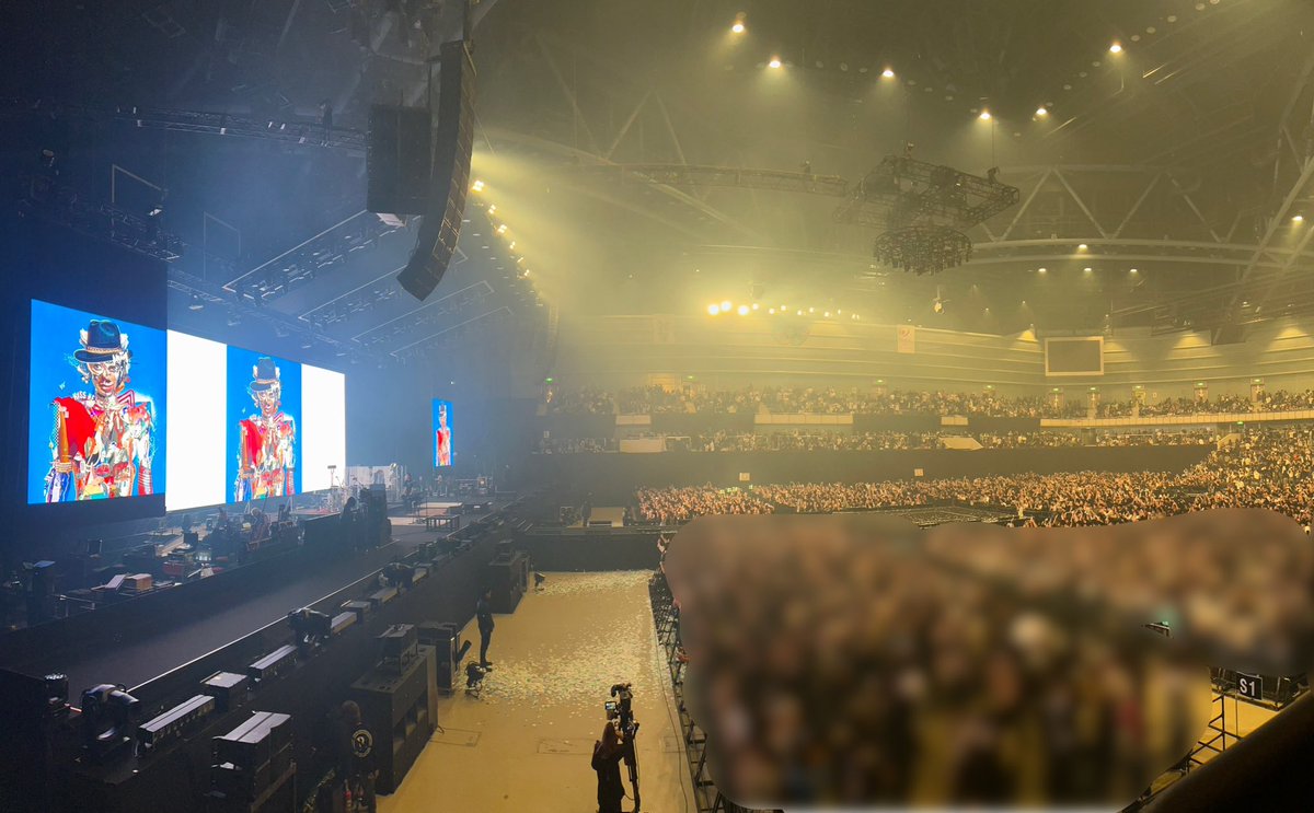 rw__119's tweet image. ステージが丸見えな神席で
武田がいっぱいファンサしてくれて
洋次郎の声で溶けそうになって
最高に幸せな時間でした♡꙼̈

俺らはずっと音楽鳴らしてるからって
言ってくれたけど
わたしらも卒業する気ないので
ずっと留年し続けます。

最後までらっど先生4645.ᐟ
 #RADWIMPS20th