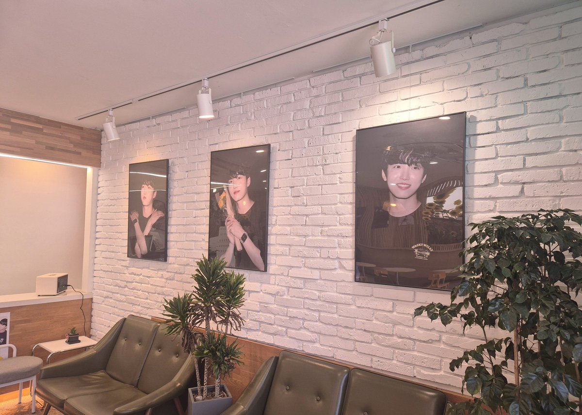 inone6511020609's tweet photo. 예이니 사진 큰 건 넘 멋지고 작은 건 넘 사랑스럽고 🩷 모든 게 다 예뻤슴다 ❣️ 예이니로 하루를 시작할 수 있어서 행복했던 날을 만들어주셔서 감사합니당 🩷 #Petals_of_Youth #선율 #선예인 https://t.co/sqR9bg5Tmg