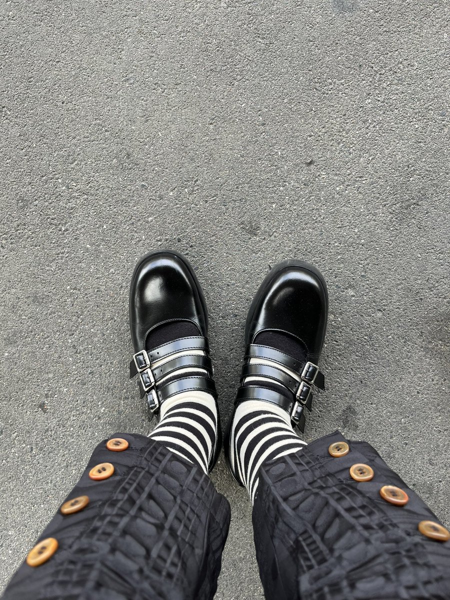 tetotetotetos's tweet image. ｺﾑｺﾑのジョッパーズ
tricotの3連ストラップシューズ