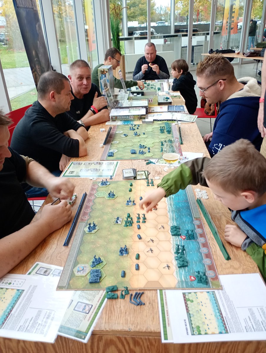 leadpile's tweet image. Crisis wargame show 
Memoir 44