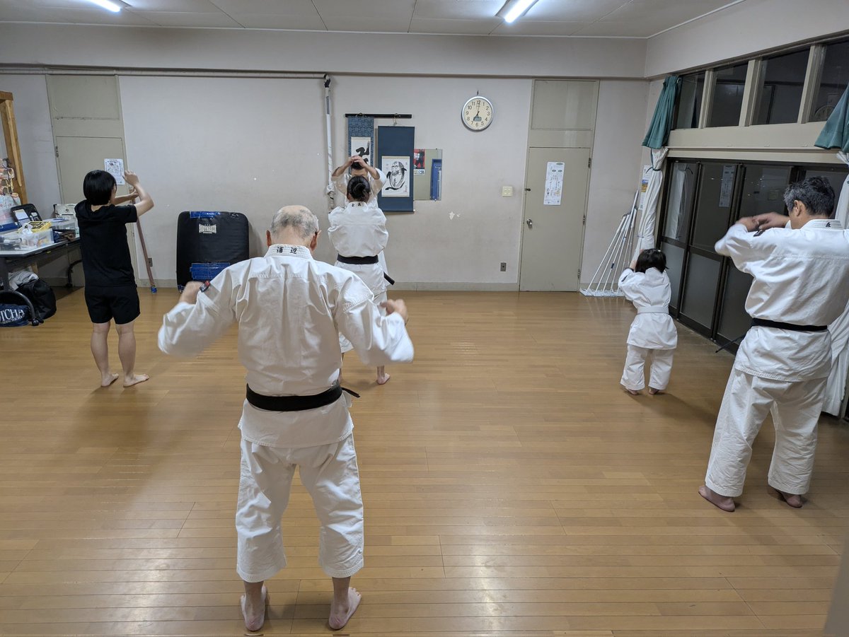 shorinjikemupo's tweet image. 今日(11/1)の夜は、
横浜清水ケ丘道院稽古
また新しい子がいます(大学生)