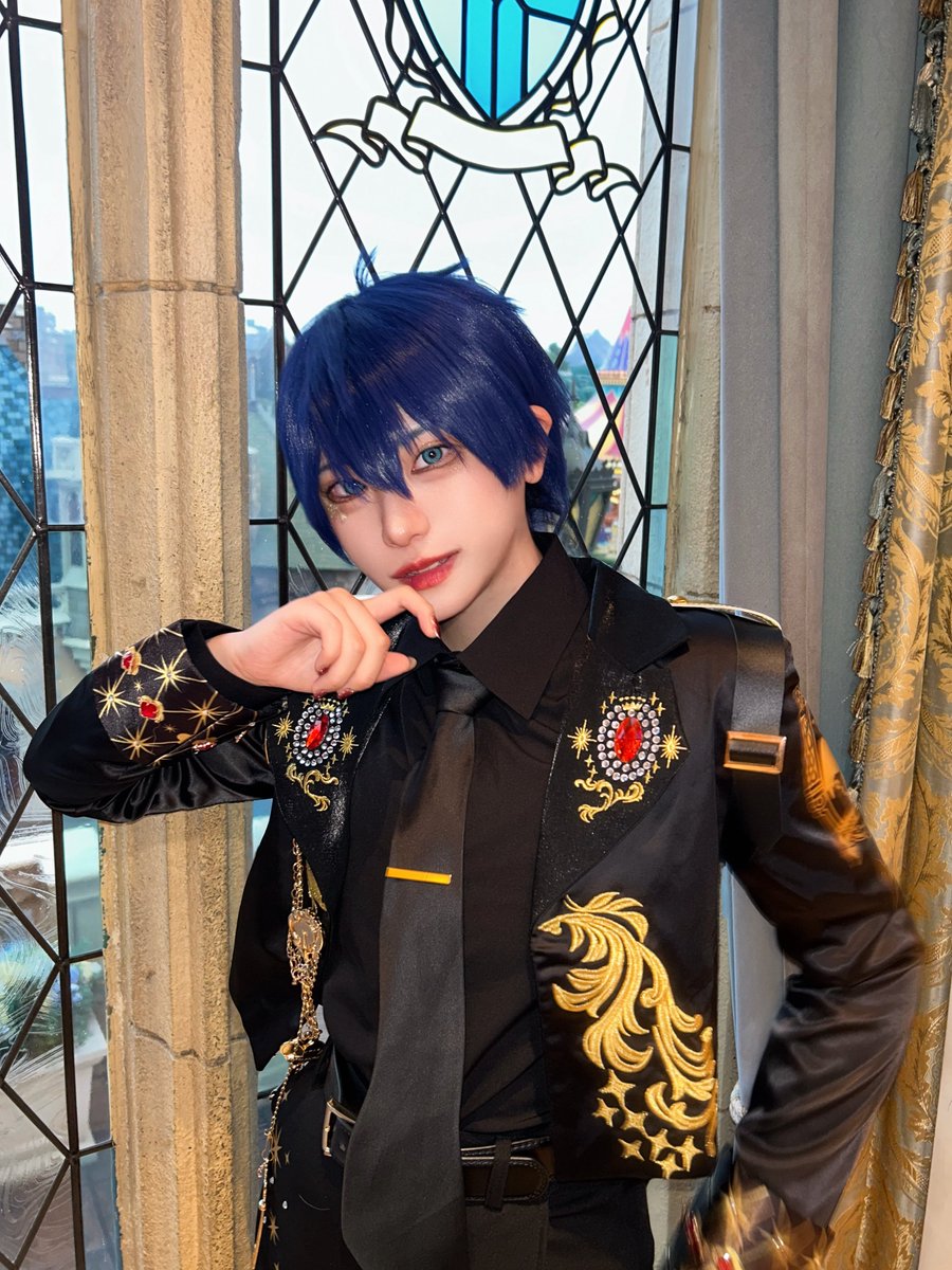 .＿＿＿＿＿＿＿＿＿＿＿.

どうだ...？似合ってるか？
.＿＿＿＿＿＿＿＿＿＿＿.

 #Dハロ仮装2025 
 #Dハロツイステ