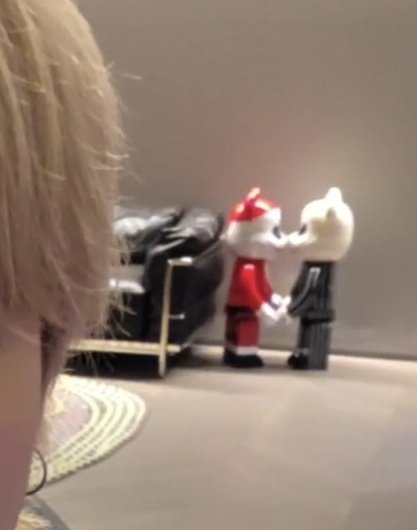 pjm_inxffable's tweet image. Jimin tiene a Jack besándose con Jack jajajaja