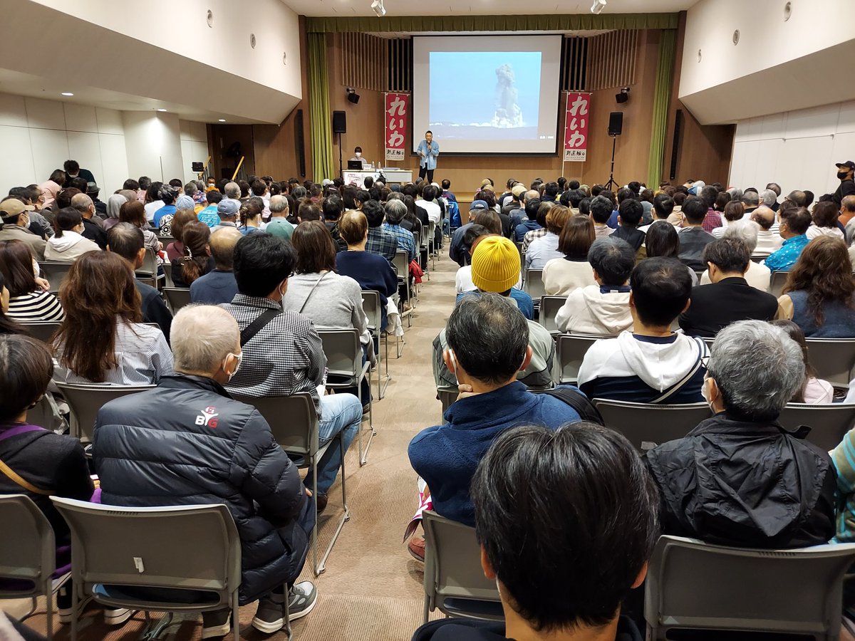 11月1日18:00から芦屋市でのおしゃべり会。300人の会場が超満員。最近はまた増えてきた。