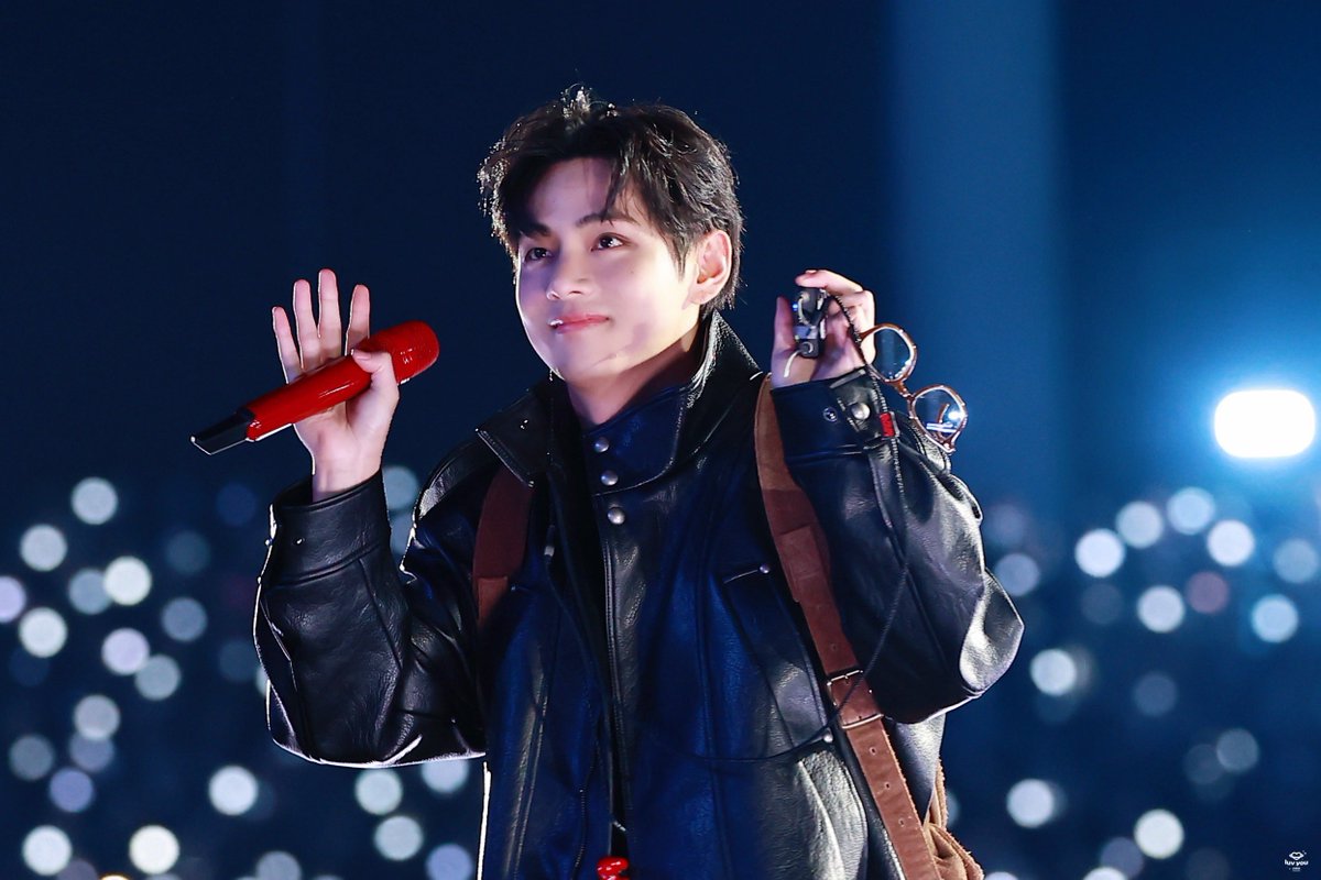 luv_you1230's tweet photo. •HD• 251101 석진콘 

#KIMTAEHYUNG #김태형 #방탄소년단뷔 #태형 #BTSV #V #テテ@BTS_twt https://t.co/az69jPbxRU