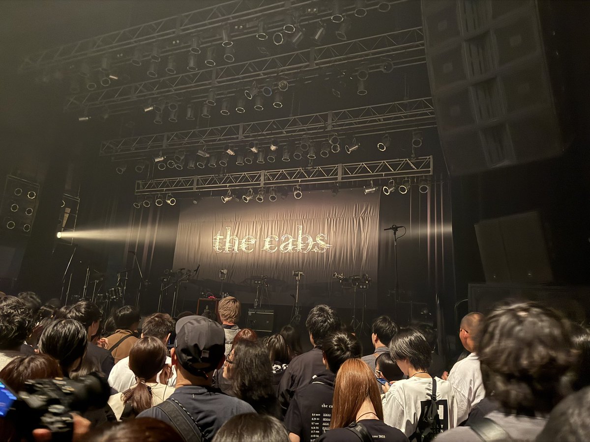 the cabsを観てきた。すごく良かった。

まさかライブで観れると思ってなかったので、本当に幸せだった…！緊張感でビリビリしてた。これがスリーピースの高み…。