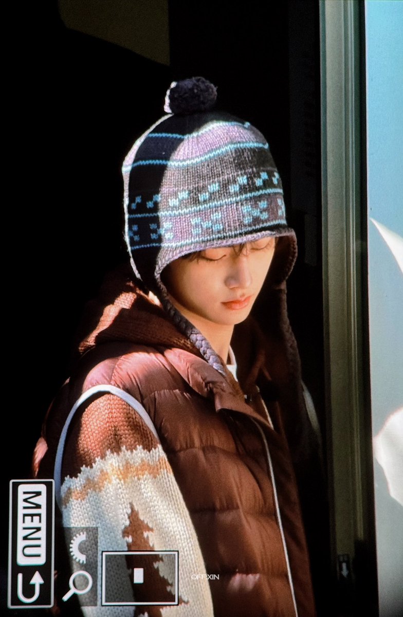 cookiejoaxinjoa's tweet image. 아기 눈부셔