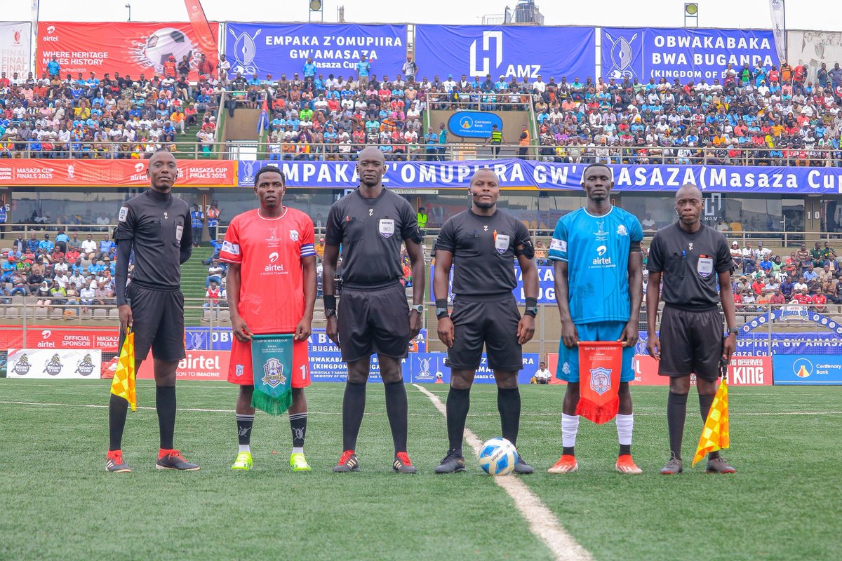 Katikkiro Charles Peter Mayiga atumiddwa Beene okulambula enyiriri z'abazannyi ba Ssingo ne Buweekula

#MasazaCup2025
#MasazaCupFinals2025
