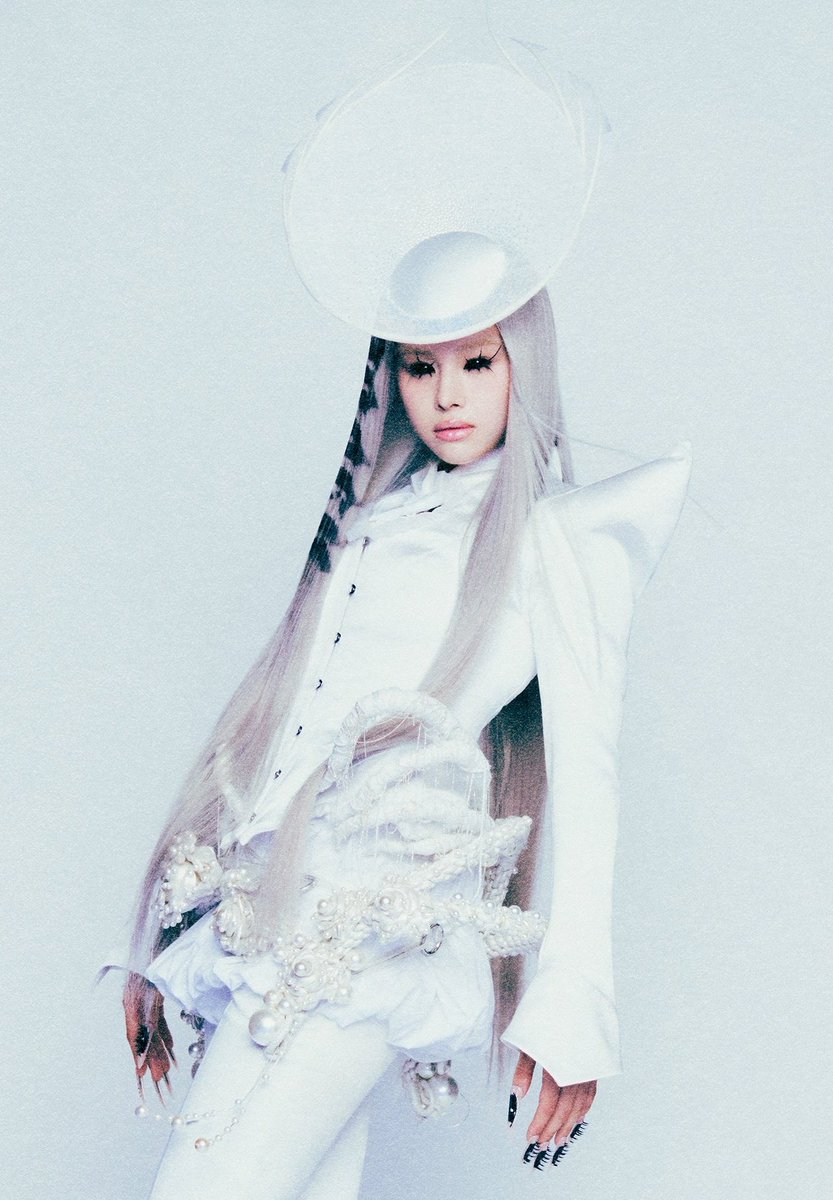 SPOOKYフェス JURINの衣装は、GALAでエイミーのトップスを作られたエージェントさんのようです🤍❤️

※JURINのコスチューム全体なのか、血痕アレンジだけされたのか不明です