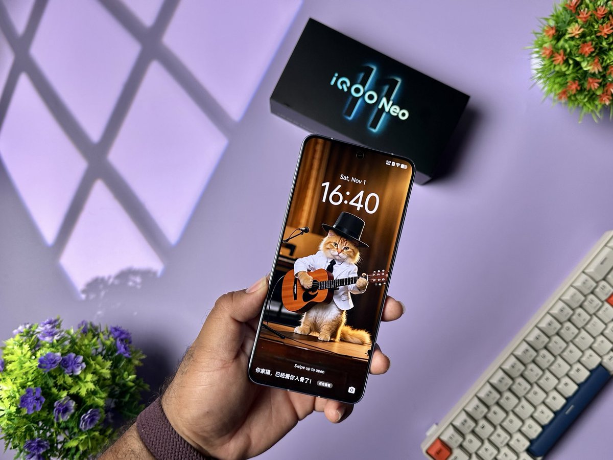 SalimBabaTech's tweet image. iQOO Neo 11 launched in China!
Arrived In Dubai 🇦🇪
Snapdragon 8 Elite SoC ⚡
Premium metal frame 🧊
Starting at ¥2699 (~₹33K) 🇮🇳
7500mAh battery. 100 Watt
UFS 4.1. IP68 IP69. 
50MP Sony LYT 700V OIS+ 8MP Ultrawide
Omnivision OV08D rear camera
16MP GalaxyCore GC16B3 front