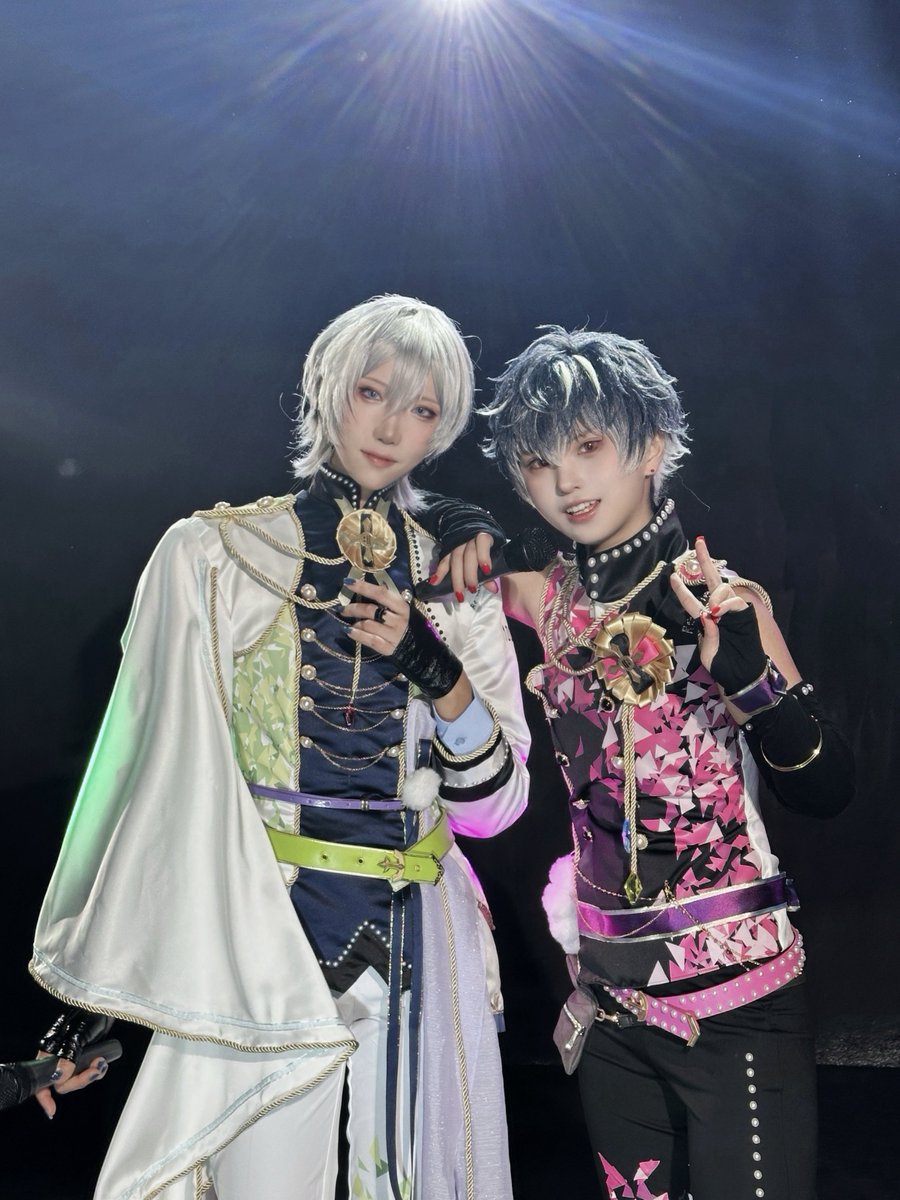 데뷔햇어요 ✌️
💚 <a href="/cyp_Hize/">히즈</a> 
📸 <a href="/w_cos_w/">와니</a>