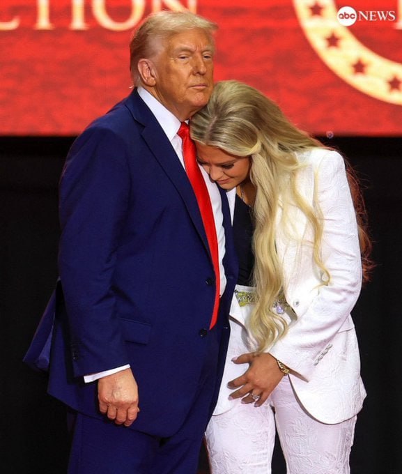 StandUpForTrmp's tweet image. 🚨Give me a Thumbs-Up👍, If you agree that Donald Trump is the Greatest President in history!!