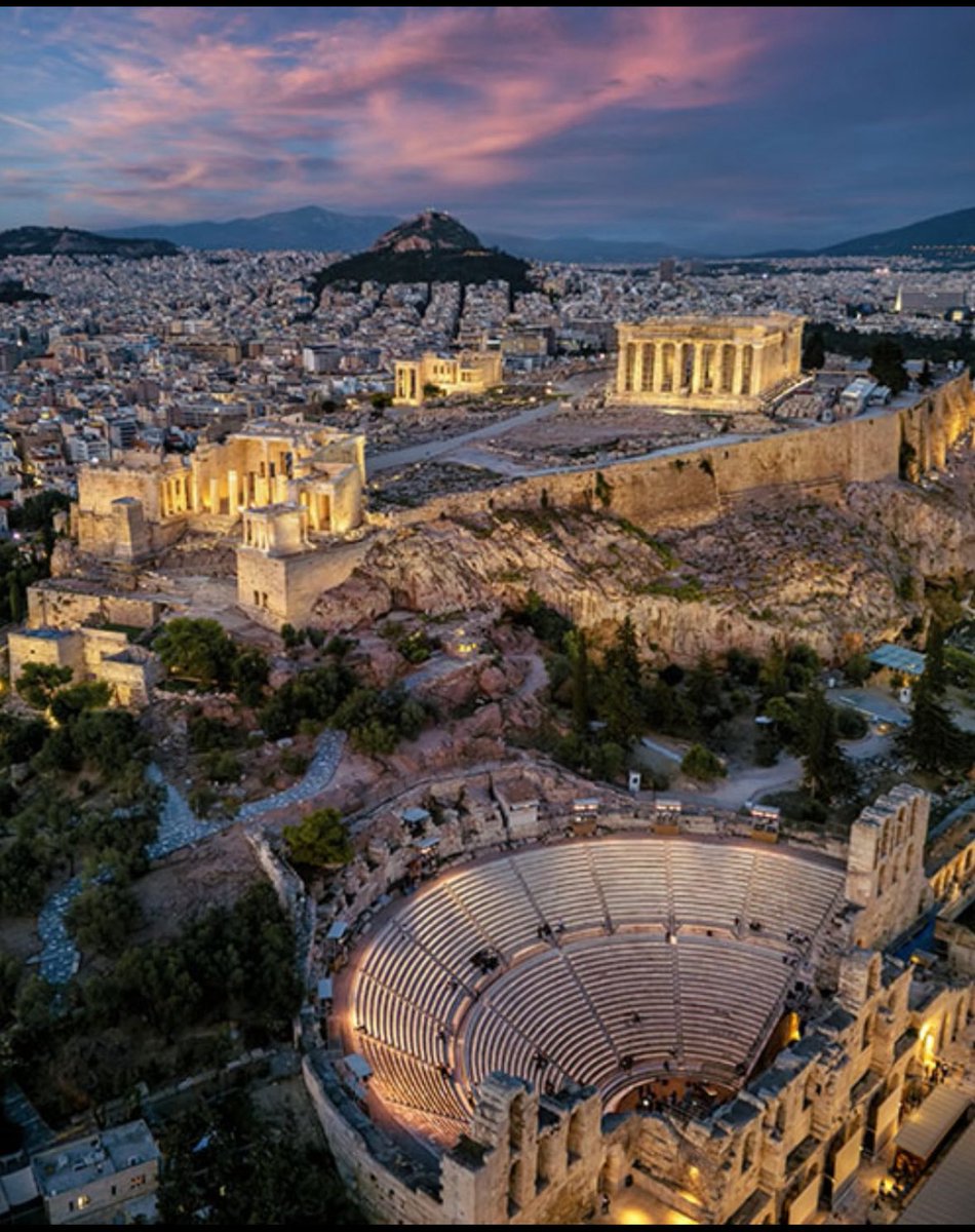 Después de muchísimo tiempo esta de vuelta el tenis en Grecia🇬🇷.

Y vaya que si ha vuelto con buen cuadro, con nombres como Novak Djokovic o Lorenzo Musetti.

Por parte española en el torneo estará…

DON PEDRO MARTÍNEZ PORTERO🇪🇸🇪🇸🇪🇸🇪🇸