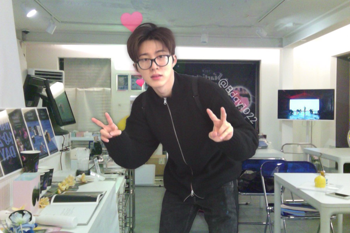 Bday1022's tweet image. 🪐해시태그 후기 이벤트 당첨자는 어제로 개별디엠 다 보내드렸습니다! 

공지 올리는 김에 아이맥 포토부스 사진도 같이 공유해드려요😚 팬분들 얼굴 안 나오게 따로 포토샵 한 버전입니다:) 올해 생일카페 이벤트로 올리는 마지막 공지일 것 같네요!! 방문해주신 모든 아이디분들 감사드려요🙇‍♀️🩷