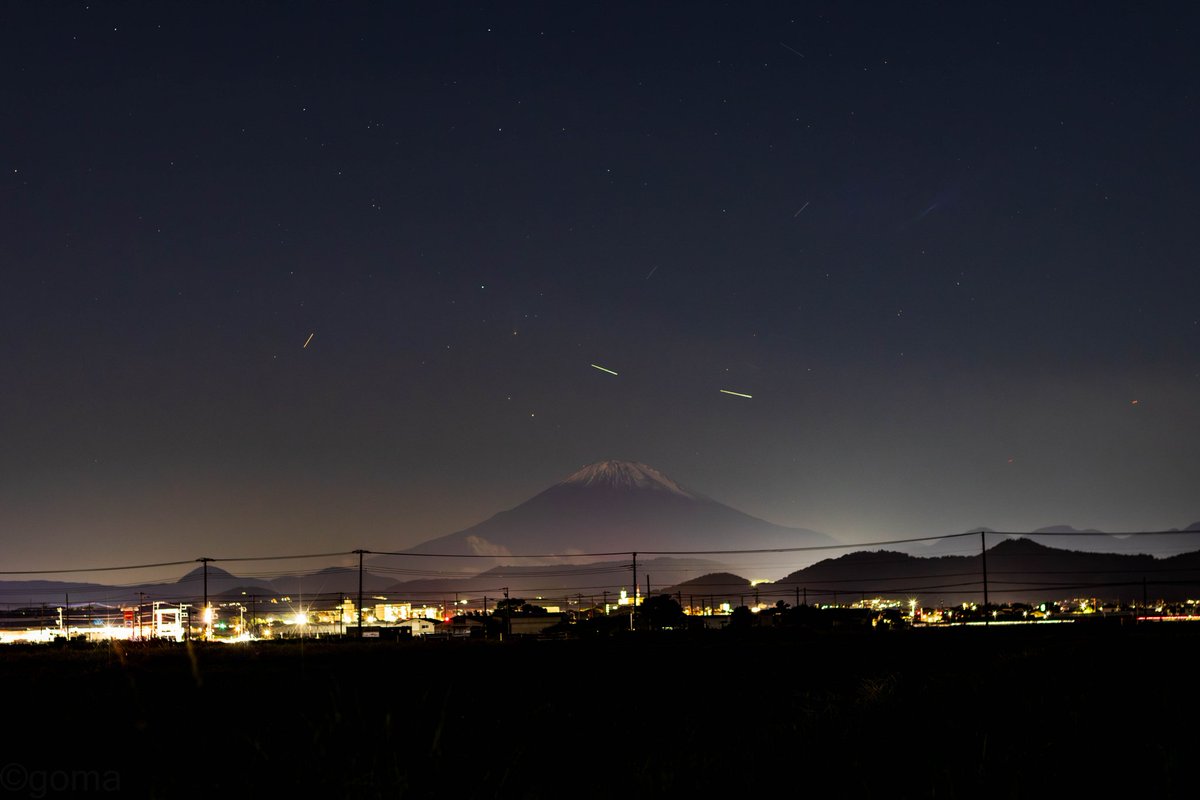 レモン彗星
C/2025 A6

富士山とレモン彗星
一応写ってます