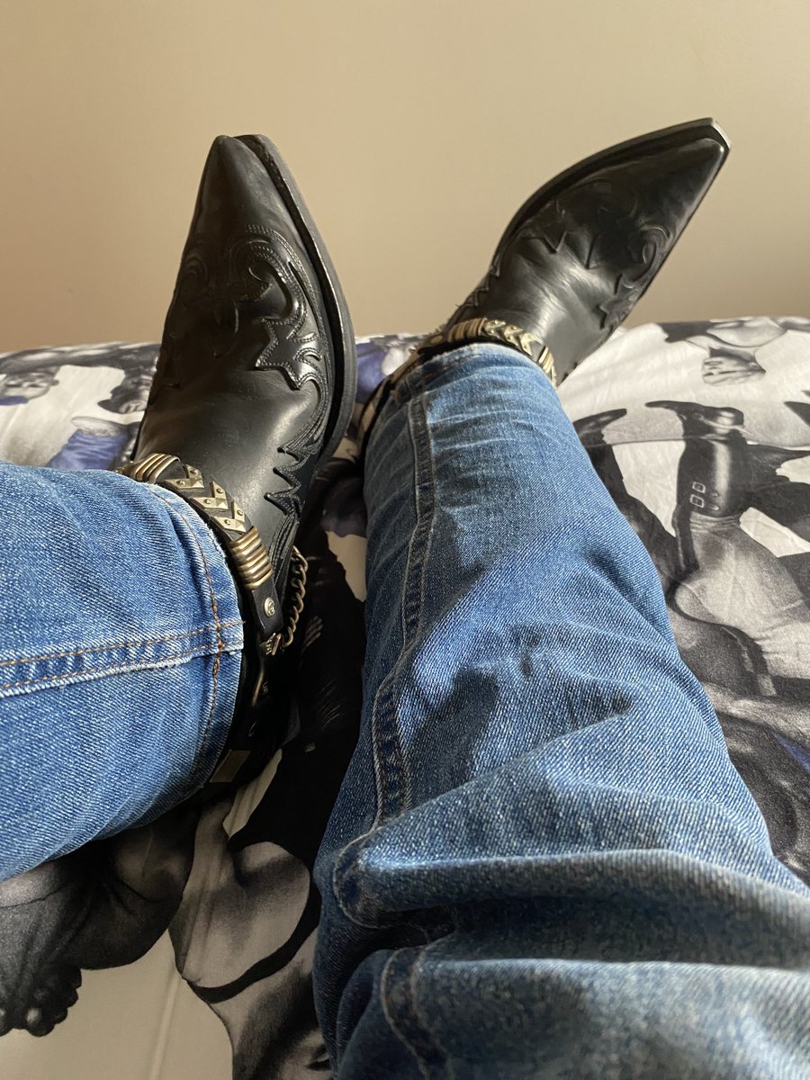 m_pkepa's tweet photo. #sendra #sendraboots #sendras #boots #botas #stiefel #stivali #gear365 #leather #leatherboots #boots365 #nofearingear #levis #levisjeans #harness #cowboy #cowboyboots #levis501 #leatherman #leathergay #gayleatherman #tomoffinland #levis501 #sendrastiefel #botassendra https://t.co/MnCQTiBBgl
