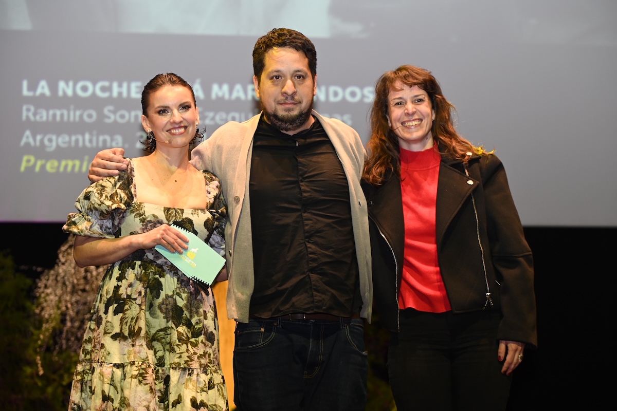 Es un ejemplo más de que para determinadas películas artesanales y frágiles no es fundamental tener el estreno mundial en un festival top, donde incluso puede pasar bastante inadvertida. Arrancó por tres muy prestigiosos (Valdivia, DocLisboa y SEMINCI) y rápidamente fue elogiada.