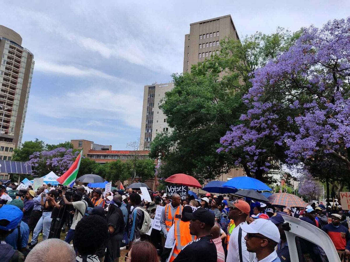 wethe99percent's tweet image. 𝗪𝗲 𝗮𝗿𝗲 𝗿𝗶𝘀𝗶𝗻𝗴 𝘁𝗼 𝗿𝗲𝗰𝗹𝗮𝗶𝗺 𝗼𝘂𝗿 𝗳𝘂𝘁𝘂𝗿𝗲.
From Soweto to São Paulo, Mombasa to Manila, we are organising, dreaming, resisting.
It’s time to build a world rooted in dignity, justice, and care for all.
wetheninetynine.com
#WeThe99 #JusticeDignityCare