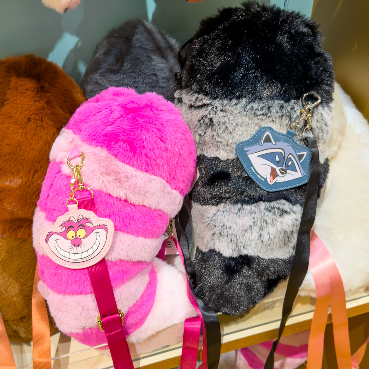 ふわふわなしっぽデザイン！ 「ディズニーストア」 ニック、ルシファー