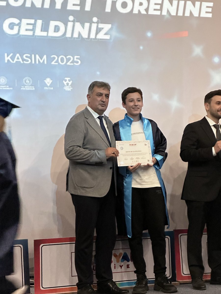 ofarukgulcemal's tweet photo. Tüm Deneyap mezunlarını tebrik ediyorum. 
Yolları bahtları açık olsun. 

Milli teknoloji hamlesinin bir ürünü olan Deneyap atölyelerinin artarak devam etmesi duasıyla…

#DENEYAPMezuniyetTöreni 
@MuratEskici38 https://t.co/ayPRU3mq5G