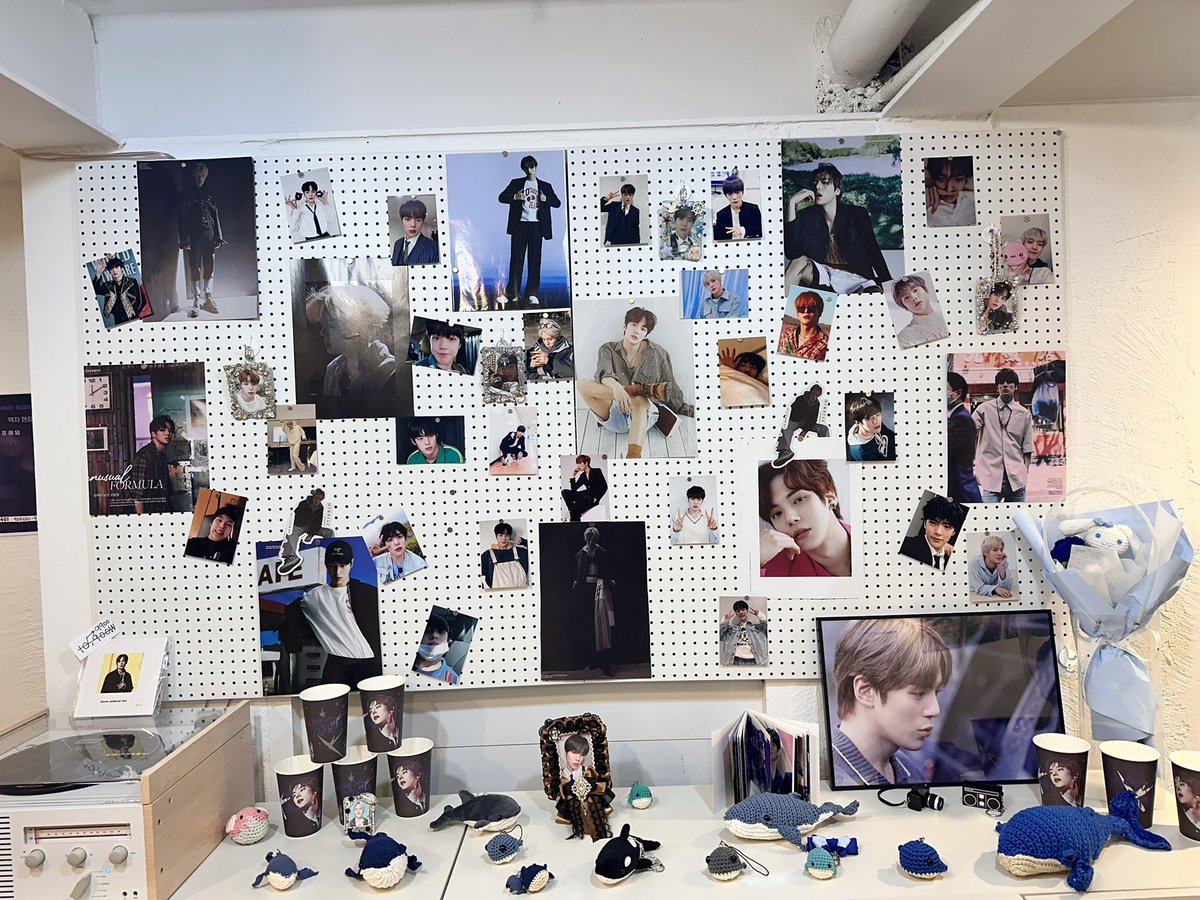 _Plum_11's tweet photo. 제가 좋아하는 무드로 가득한 공간이라 너무 좋았고... 그 기운으로 미니 액자 하나 모셔갑니다🥹👍 쿠키도 진짜 귀여우니 꼭 사시기☺️

#민혁이의_궤적 https://t.co/argjRmhf8C