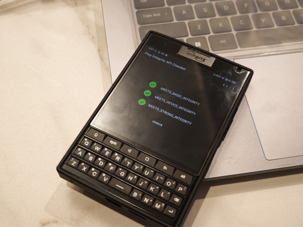 kesogo's tweet image. BlackBerry難民必見！Unihertz Titan2買って即Root化してみた plaza.rakuten.co.jp/mojali/diary/2… #r_blog 
#titan2 #uniherz #BlackBerry