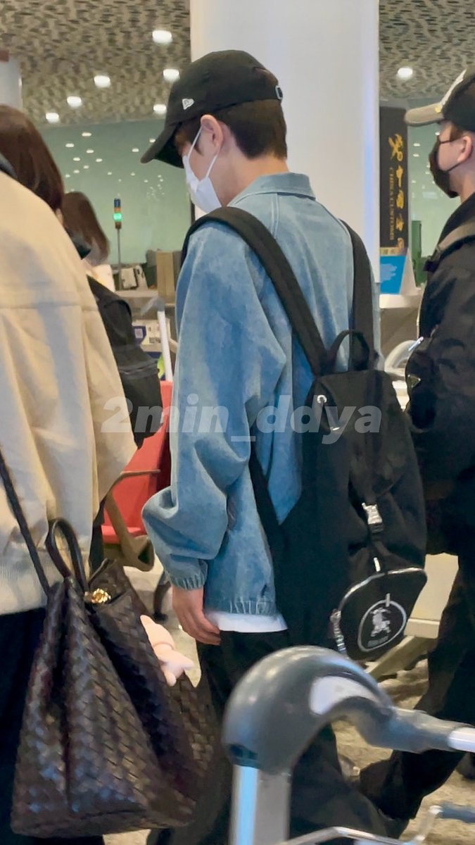 2min_ddya's tweet photo. 251101 StrayKids 승민 SZX 🛬 https://t.co/RLonF9tHY8